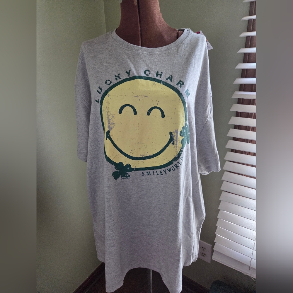 NEW smiley world Mens Large "Lucky Charm" Tee
